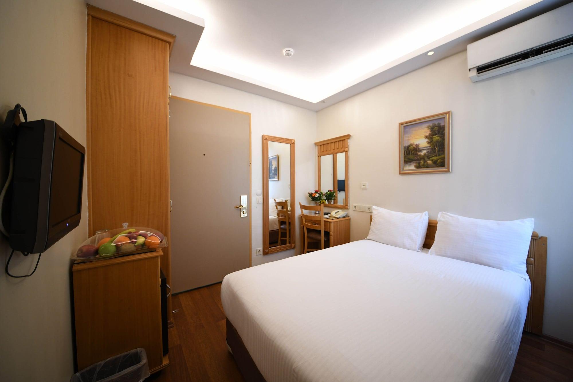 Park Star Hotel Taksim Istanboel Buitenkant foto