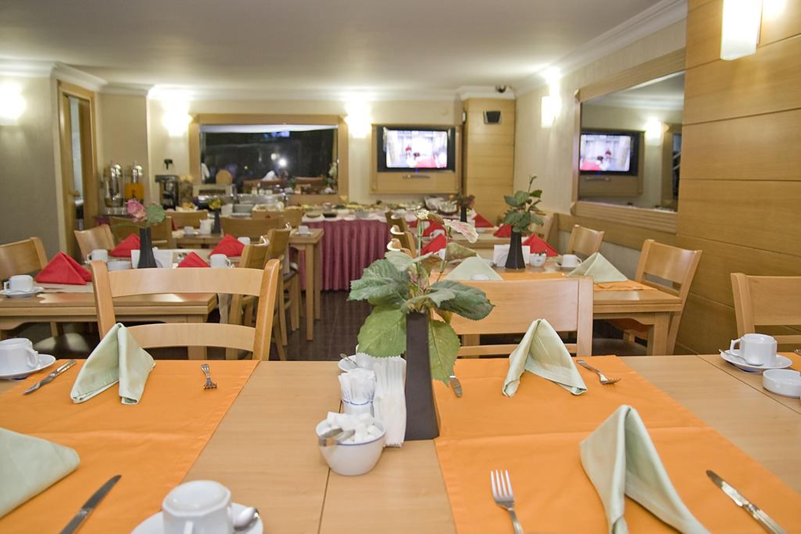 Park Star Hotel Taksim Istanboel Buitenkant foto