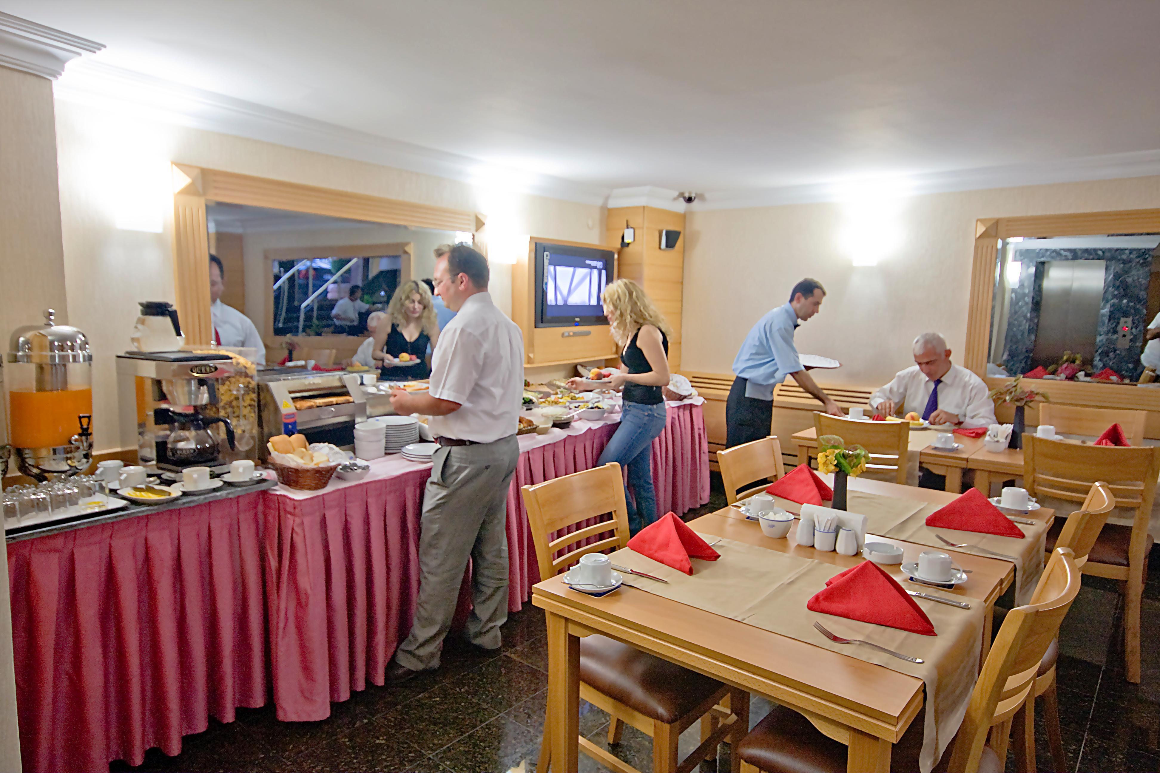 Park Star Hotel Taksim Istanboel Buitenkant foto