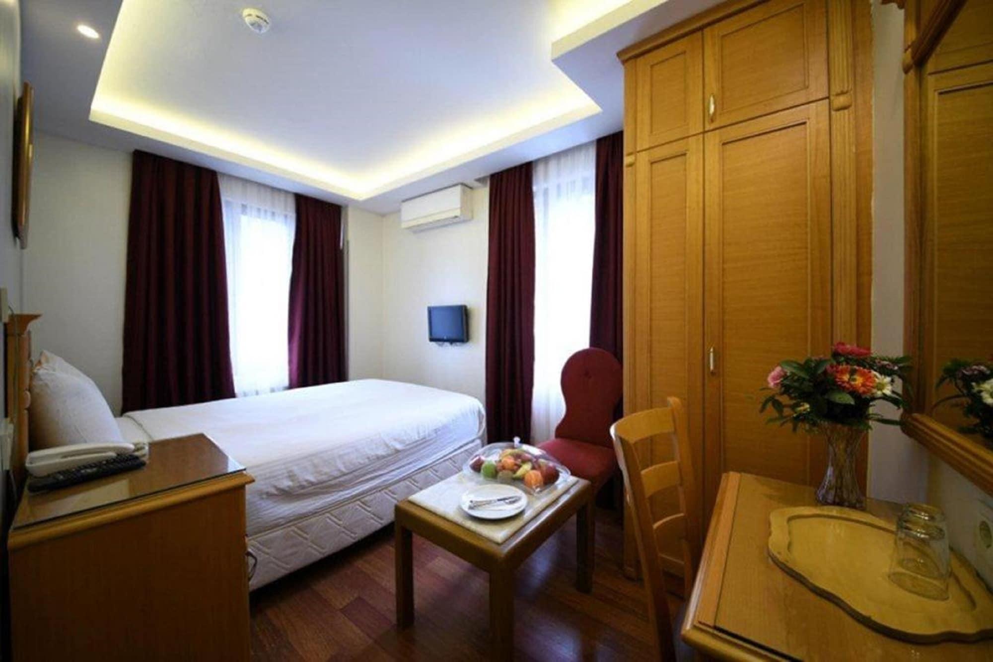 Park Star Hotel Taksim Istanboel Buitenkant foto