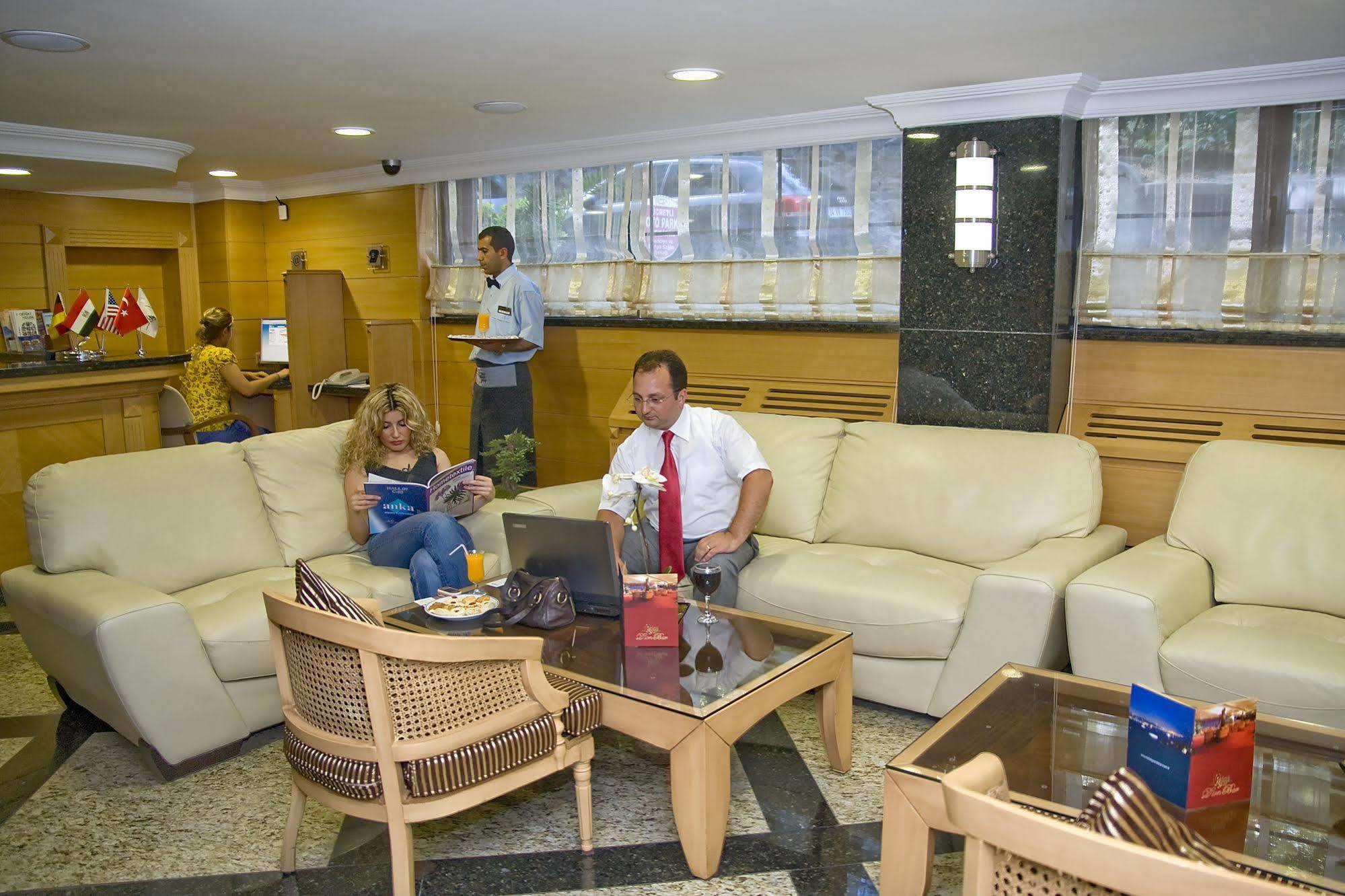 Park Star Hotel Taksim Istanboel Buitenkant foto