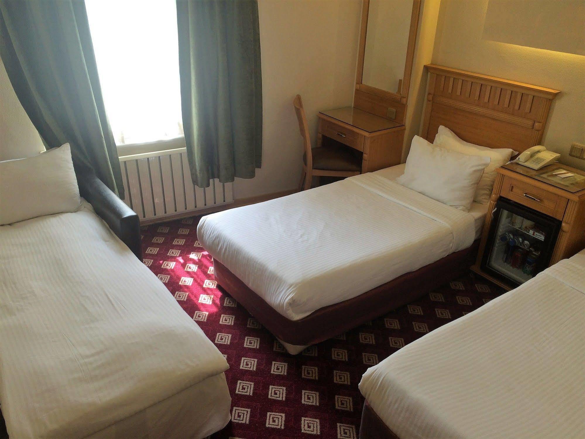 Park Star Hotel Taksim Istanboel Buitenkant foto