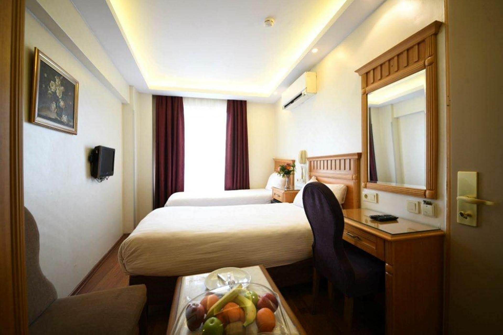 Park Star Hotel Taksim Istanboel Buitenkant foto